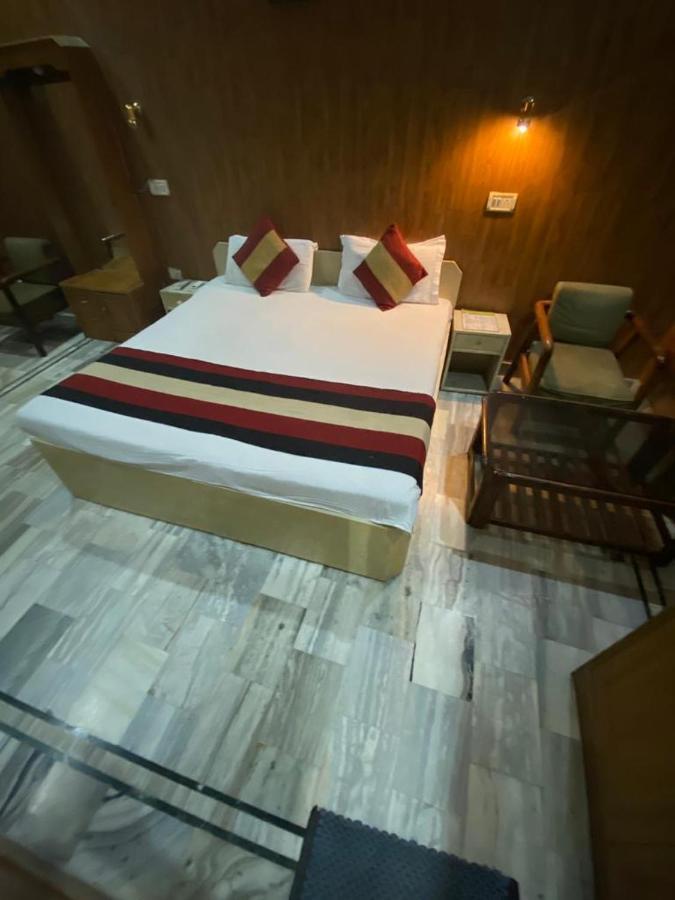 Lavi Hotel Hari Darshan - 10 Meter from Golden Temple Amritsar Exteriör bild