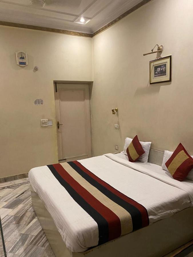 Lavi Hotel Hari Darshan - 10 Meter from Golden Temple Amritsar Exteriör bild