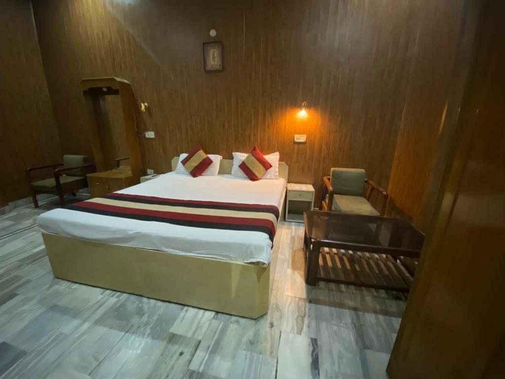 Lavi Hotel Hari Darshan - 10 Meter from Golden Temple Amritsar Exteriör bild