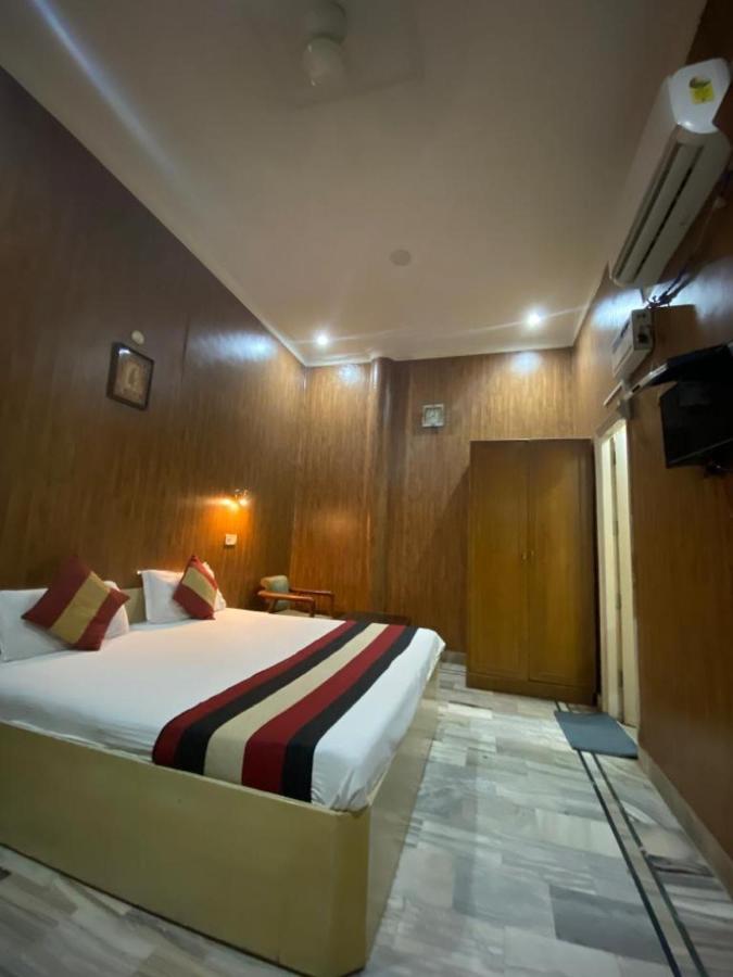 Lavi Hotel Hari Darshan - 10 Meter from Golden Temple Amritsar Exteriör bild