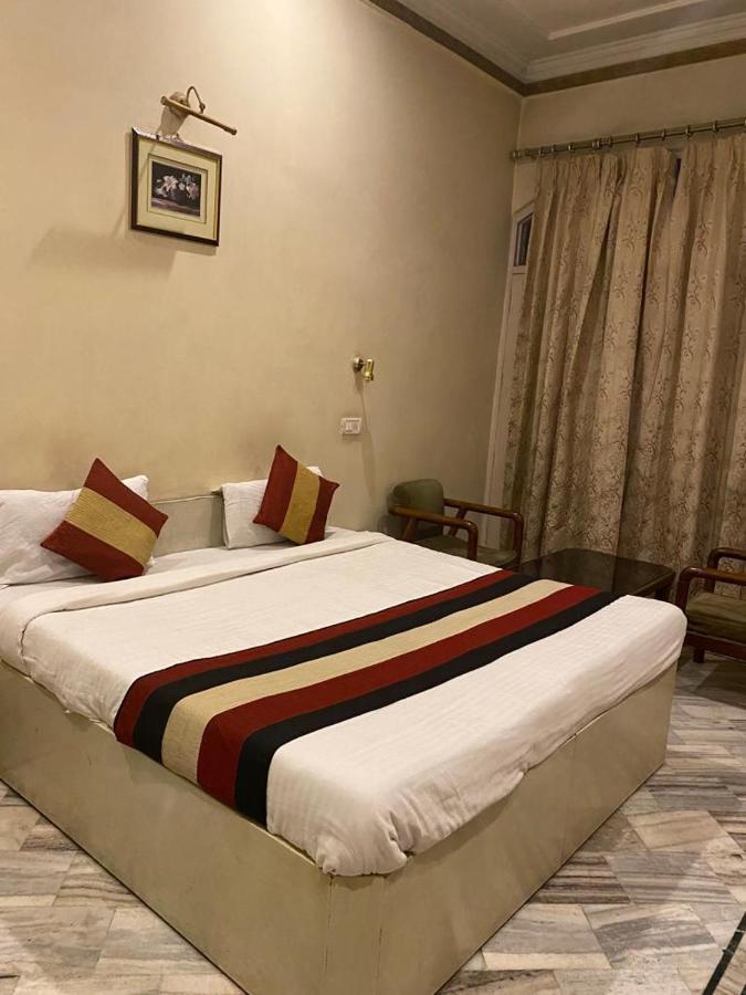 Lavi Hotel Hari Darshan - 10 Meter from Golden Temple Amritsar Exteriör bild
