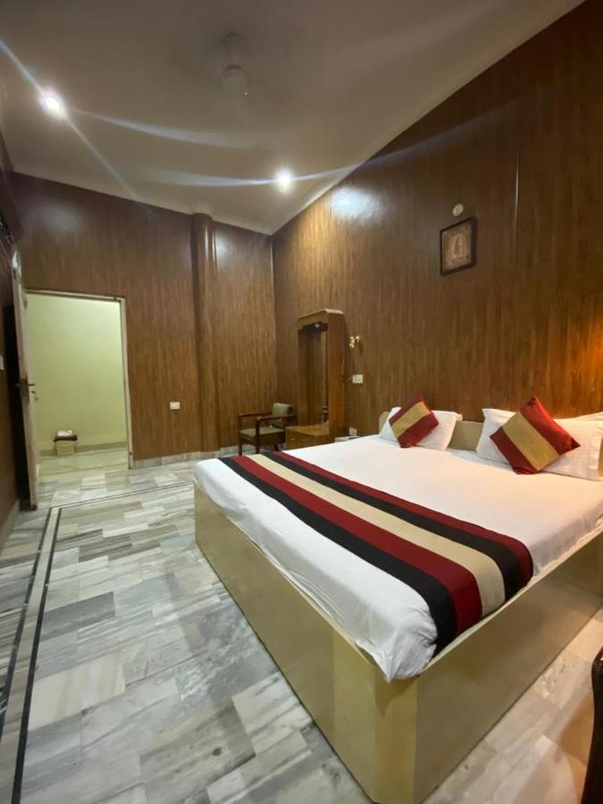 Lavi Hotel Hari Darshan - 10 Meter from Golden Temple Amritsar Exteriör bild