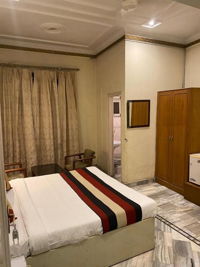 Lavi Hotel Hari Darshan - 10 Meter from Golden Temple Amritsar Exteriör bild