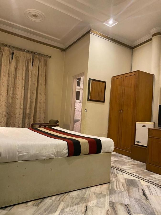 Lavi Hotel Hari Darshan - 10 Meter from Golden Temple Amritsar Exteriör bild