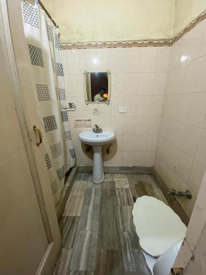 Lavi Hotel Hari Darshan - 10 Meter from Golden Temple Amritsar Exteriör bild